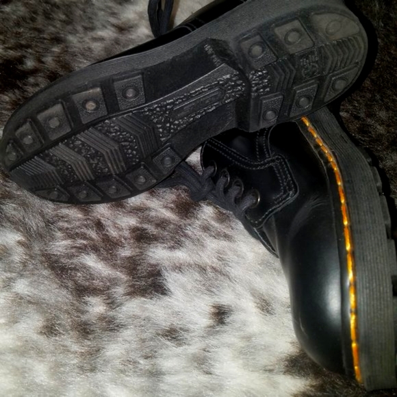 Dr. Martens - Picture 4 of 6